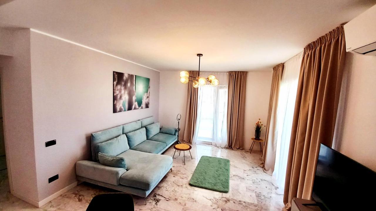 Luxury Promenada Apartment - Frontal Beachfront Mamaia Nord Năvodari Exterior foto