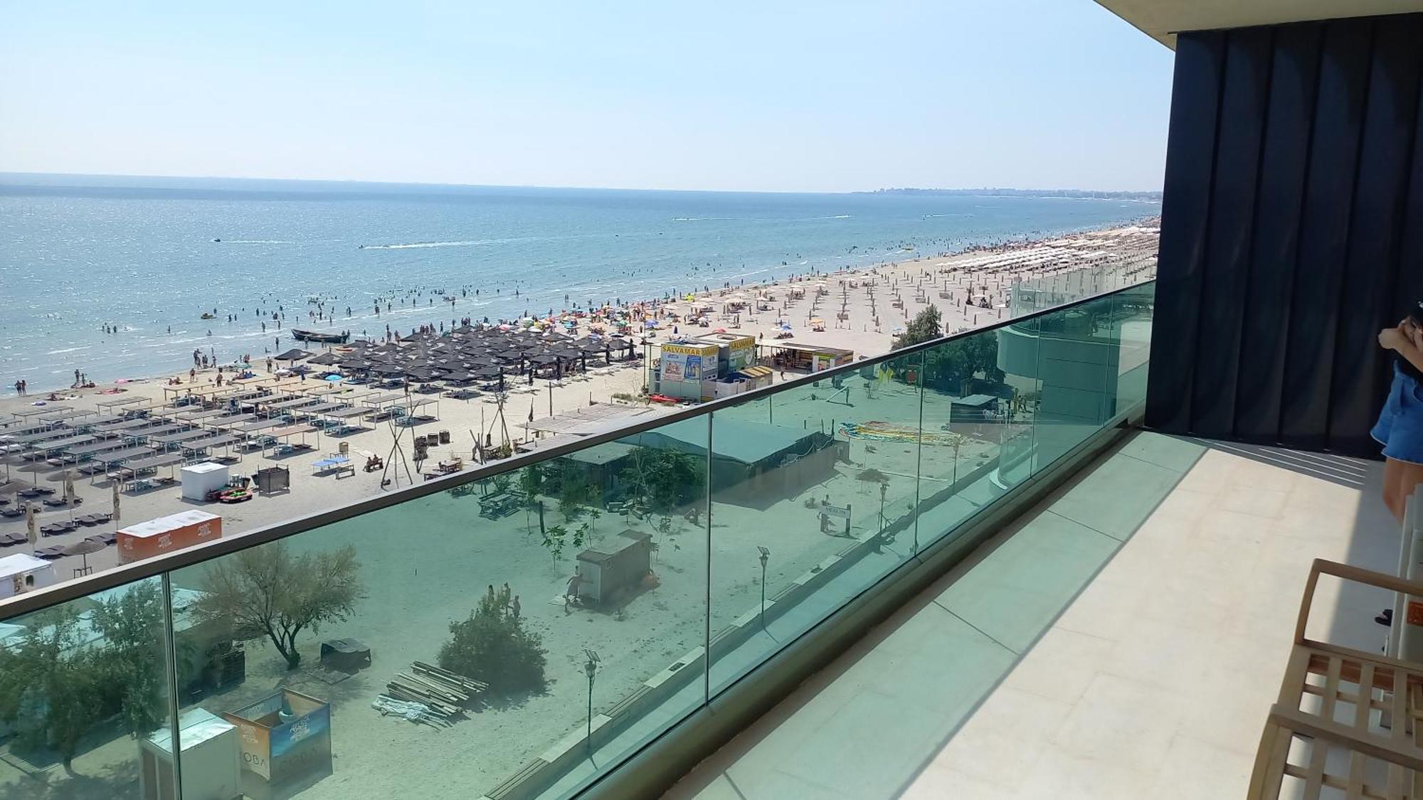 Luxury Promenada Apartment - Frontal Beachfront Mamaia Nord Năvodari Exterior foto